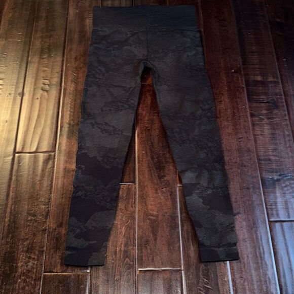 Gymshark adapt camo seamless leggings Size XS  Doesn’t have size tag but measure - Picture 6 of 6